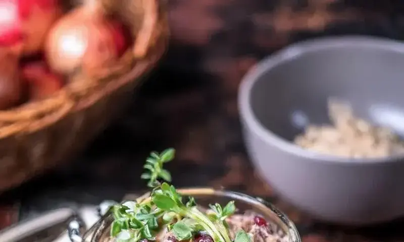 Najlepsze surówki do gęsi, które podkreślą smak mięsa