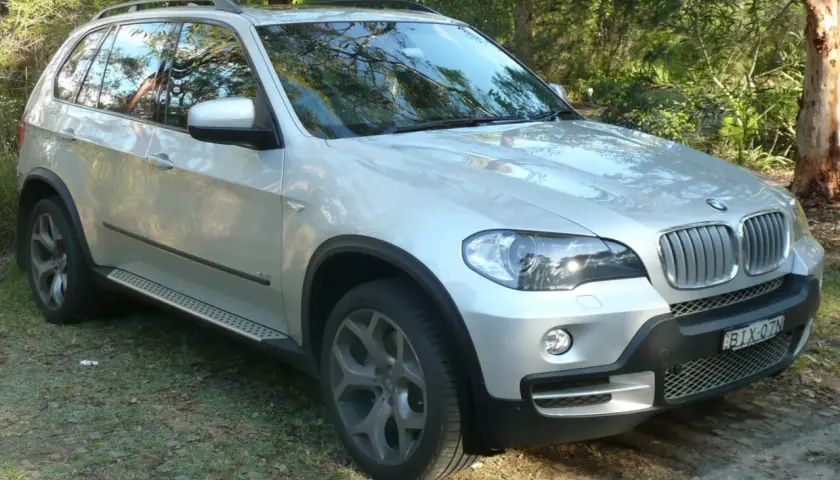 Pojemność baku BMW X5 E70 - co musisz wiedzieć o paliwie?