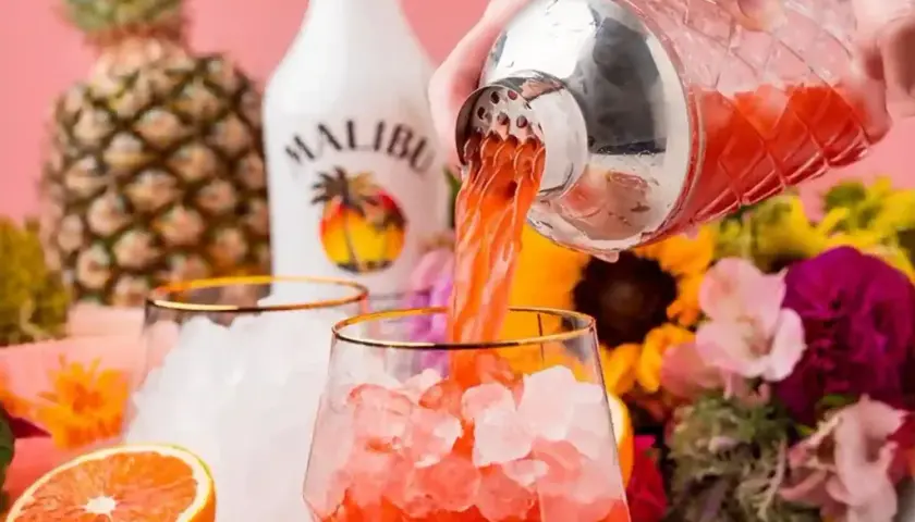 Najlepsze drinki z Malibu: Przepisy na orzeźwiające koktajle