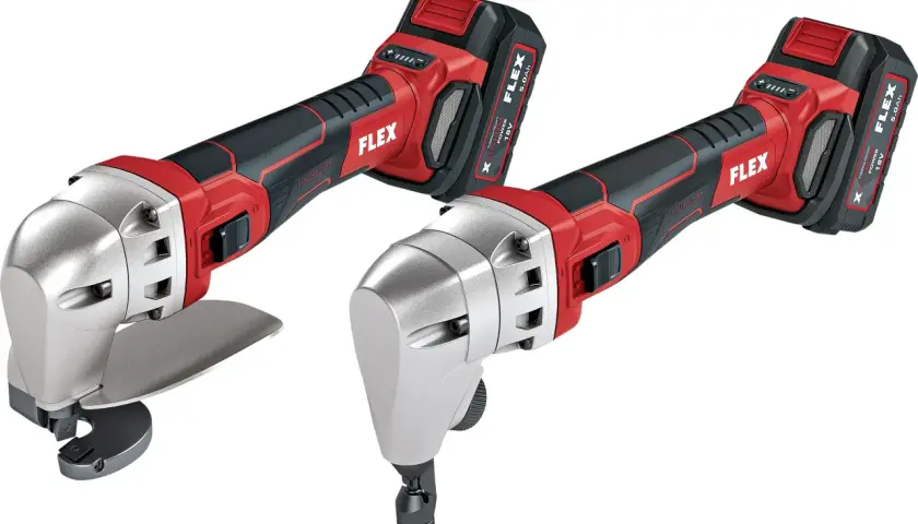 Zwei Akku-Blechscheren von FLEX, ideal zum präzisen Metall flexen.