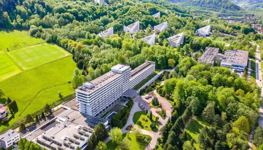 Sanatorium czy sanatorium – odkryj poprawną pisownię i znaczenie