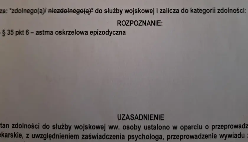 Orzeczenie o zdolności do służby wojskowej, kategoria A. Rozpoznanie: astma oskrzelowa epizodyczna.