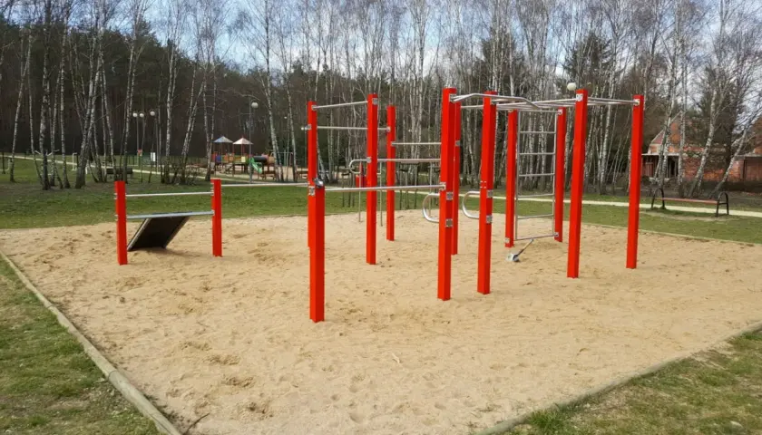 Siłownia plenerowa i plac zabaw: Poradnik dla rodzin i inwestorów