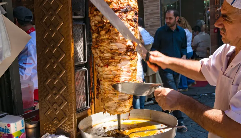 Ile kosztuje kebab w Berlinie? Zaskakujące ceny i różnice!