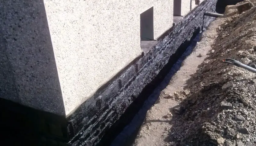 Co na izolację pionową fundamentów? Najlepsze materiały i metody