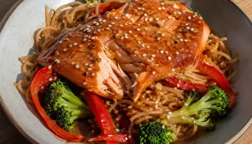 En läcker sejfile med nudlar, broccoli och paprika. Ett perfekt sejfile recept för en snabb middag.