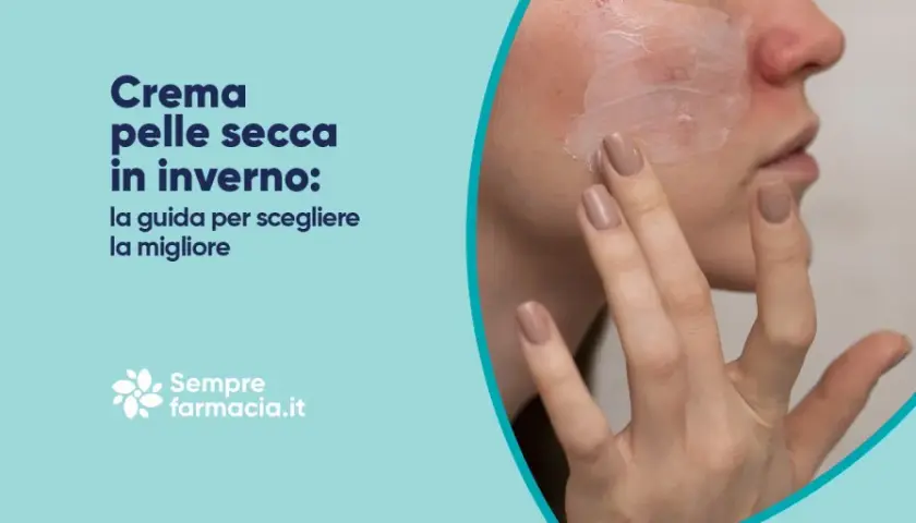Dita che applicano crema sul viso per combattere la pelle secca in inverno. Guida alla scelta della migliore.