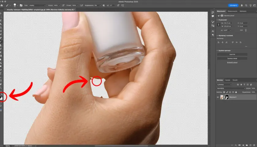 Dłoń z buteleczką kosmetyku w programie Photoshop. Widoczna jest **photoshop linijka** i narzędzia do edycji.