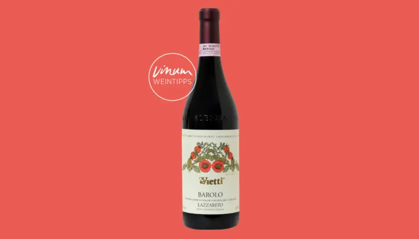 Eine Flasche Vietti Barolo Lazzarito 2018 mit roten Blumen auf dem Etikett, präsentiert von Vinum Weintipps.