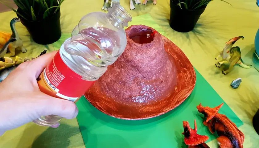 Wybuchowy wulkan i nie tylko! Eksperymenty z sodą dla każdego