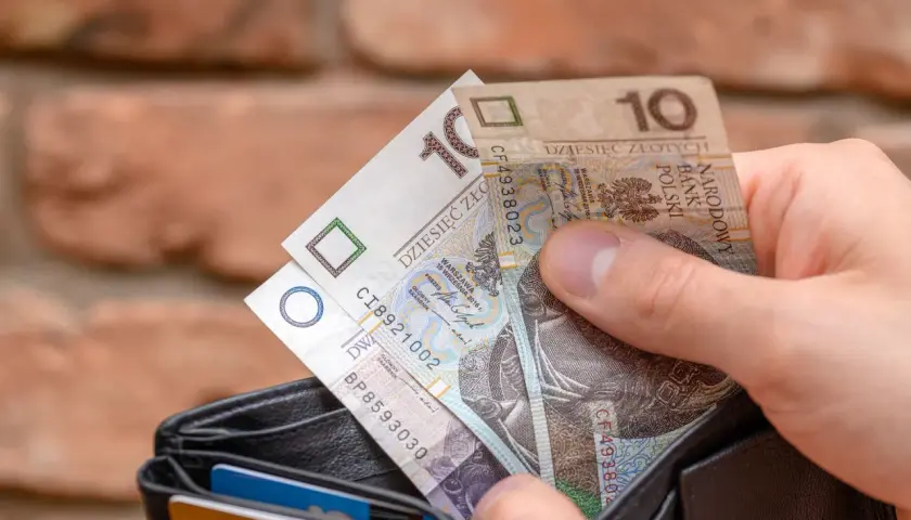 Kto płaci za opiekę nad dzieckiem? Poznaj ważne informacje finansowe