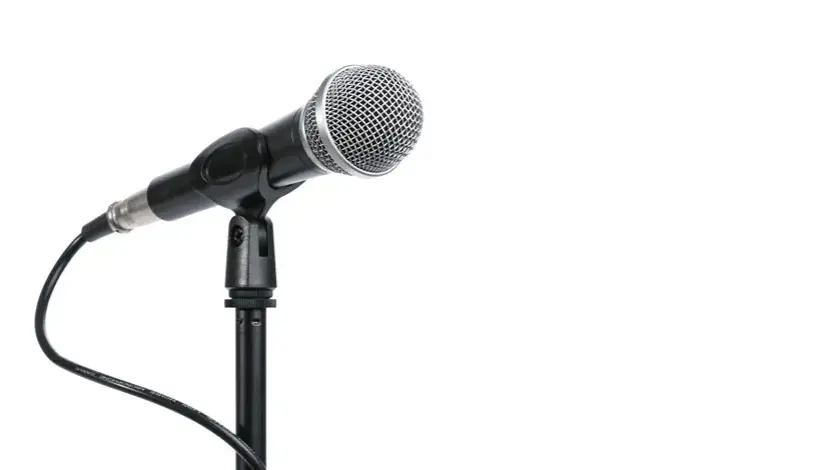 Idealny mikrofon dla DJ-a: Poradnik eksperta. Wybierz i nie sprzęgaj!