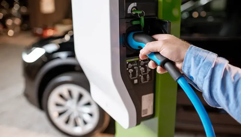 Ile kosztuje ładowanie samochodu elektrycznego: poznaj aktualne ceny