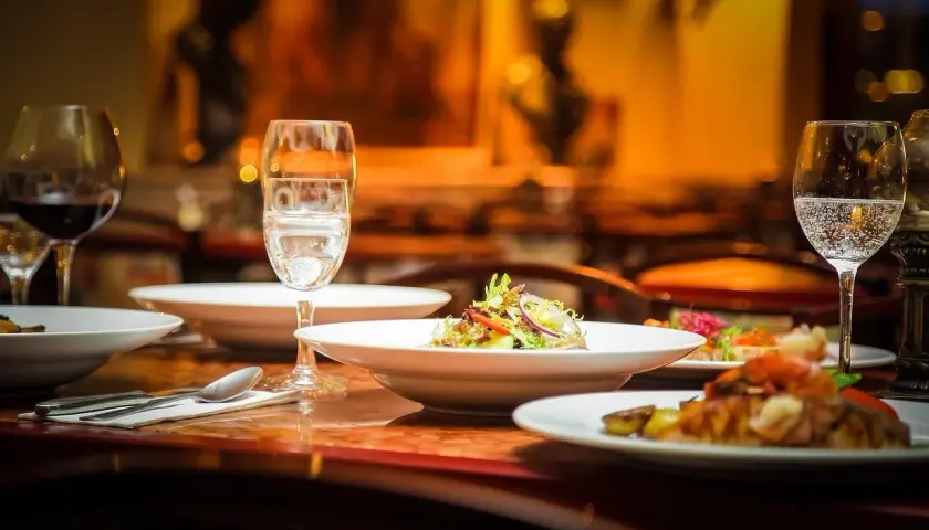 Gdzie zjeść w Gnieźnie? Odkryj najlepsze restauracje i smaki