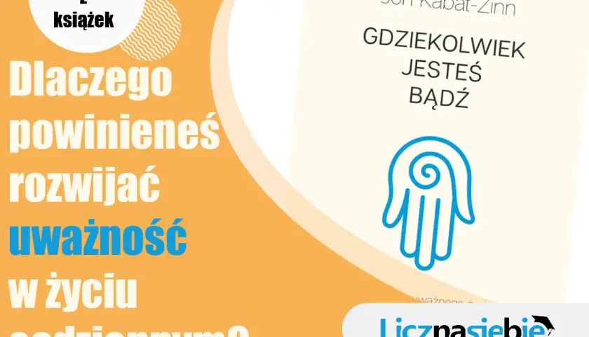 Książka Jona Kabata-Zinna "Gdziekolwiek jesteś bądź" zachęca do rozwijania uważności w życiu codziennym.