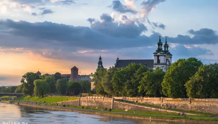Nad jaką rzeką leży Kraków? Odkryj Wisłę i jej atrakcje