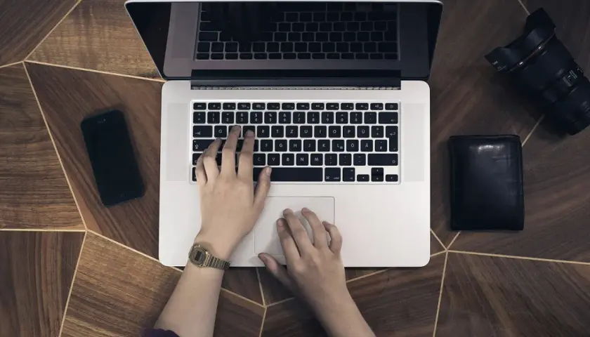 Gdzie Polacy spędzają czas online? Przejrzyste spojrzenie na trendy cyfrowe w 2025 roku
