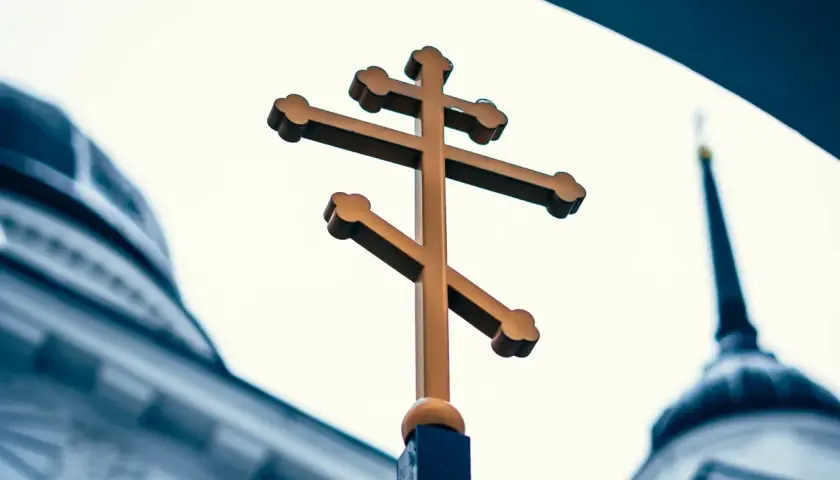 Czy katolik może nosić krzyż prawosławny? Oto co musisz wiedzieć