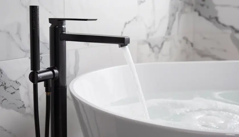 Czarna bateria wannowa Grohe: Elegancja w Twojej łazience