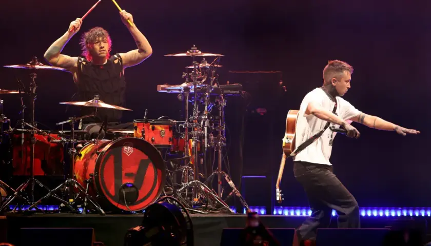Tyler Joseph i Josh Dun z twenty one pilots na jednym z ich ekscytujących koncertów.