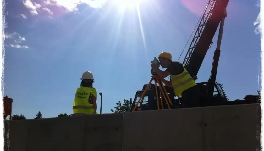 Ile bierze geodeta za pomiar działki? Sprawdź, co wpływa na koszt