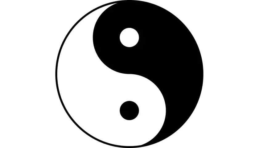 Il simbolo Yin Tao, con le sue curve armoniose, rappresenta l'equilibrio tra opposti, un concetto fondamentale nella filosofia taoista.