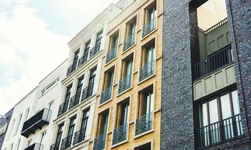 Rynek wtórny a pierwotny: Kluczowe różnice przy zakupie mieszkania