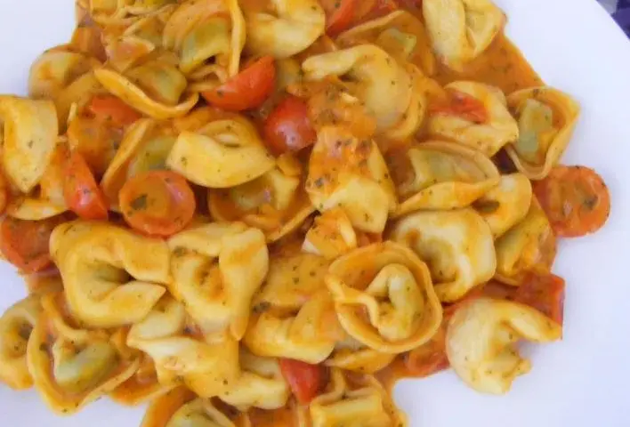 Jaki sos do tortellini? Szybkie obiady i wykwintne przepisy