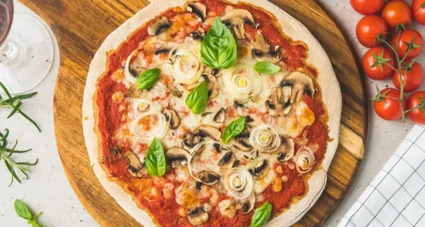 Szybka pizza bez drożdży - łatwy przepis na idealne ciasto