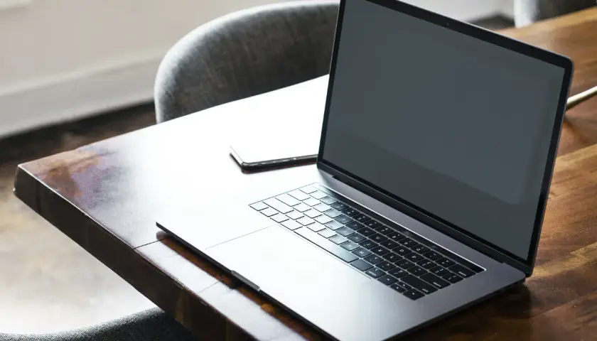 Ewolucja rozrywki online w Polsce: od pierwszych stron do VR