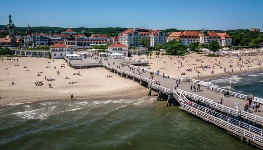 Czy Bałtyk jest czysty? Sprawdź jakość wody i ryzyka kąpieli