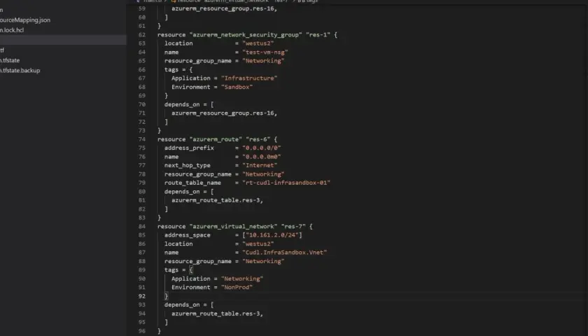 Code Terraform pour importer une ressource Azure, montrant la configuration d'un groupe de sécurité réseau et d'un réseau virtuel.