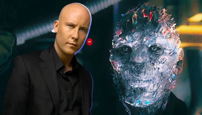 Michael Rosenbaum, alias Lex Luthor, face à un être fragmenté, comme un gardien de la galaxie face à un ennemi cosmique.