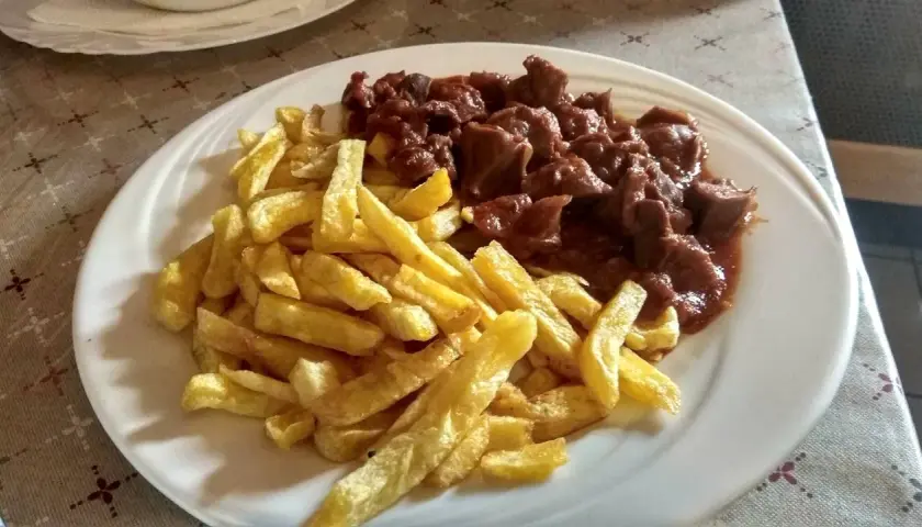 Węgry: Ile kosztuje obiad? Ceny jedzenia i jak nie przepłacić!