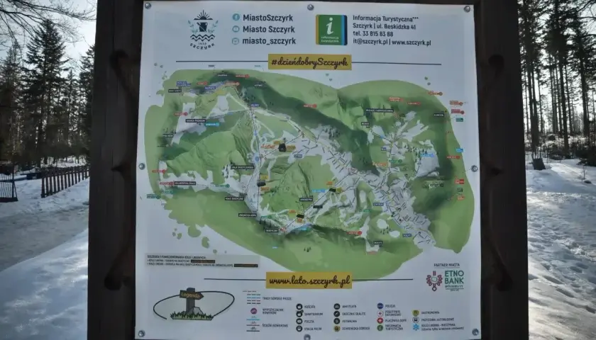 Mapa Szczyrku z zaznaczonymi trasami pieszymi i rowerowymi, w tym najładniejszy szlak na Skrzyczne.
