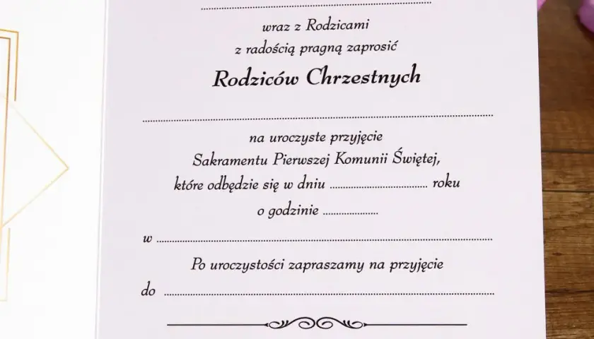 Jak wypisać zaproszenie na Komunię dla dziadków? Wzory i porady