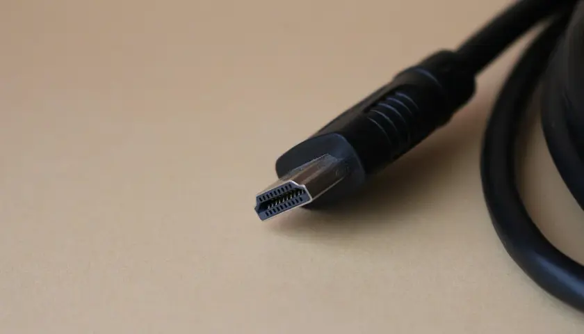 Jak użyć laptopa jako monitor HDMI i uniknąć problemów z połączeniem