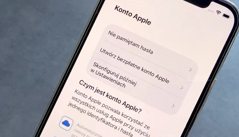 Ekran telefonu z opcjami konta Apple: "Nie pamiętam hasła", "Utwórz bezpłatne konto Apple", "Skonfiguruj później w Ustawieniach". Dowiedz się, jak wejść w ustawienia telefonu.