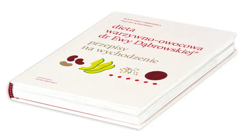 Książka "Dieta warzywno-owocowa dr Ewy Dąbrowskiej. Przepisy na wychodzenie" z grafikami fasoli, bananów i nasion.