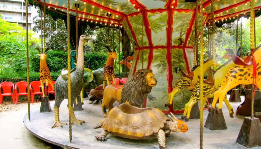 Visiter Paris: Top Attractions & Secrets pour Éviter les Files