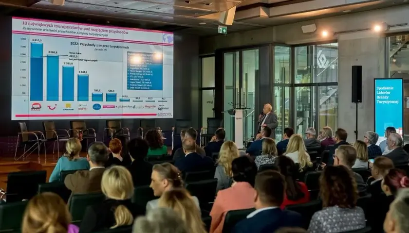 Które biuro podróży najlepsze dla Twojej rodziny: porównanie liderów