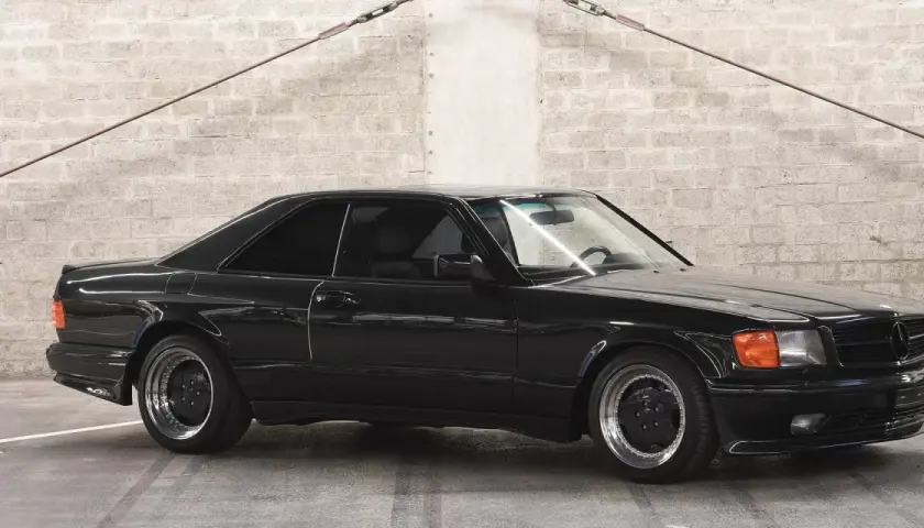 Mercedes-Benz AMG 560 SEC: Ikona elegancji i osiągów, która fascynuje