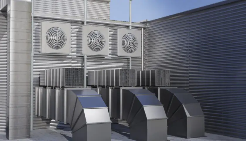 Unidades exteriores de un sistema VRV, con conductos metálicos y ventiladores en una pared acanalada.