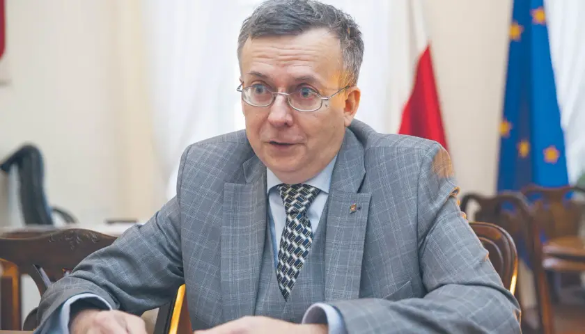 Kto jest szefem służby cywilnej? Oto zaskakujące fakty o liderze
