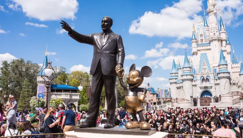 Gdzie jest Disneyland? Odkryj 6 magicznych lokalizacji na świecie!
