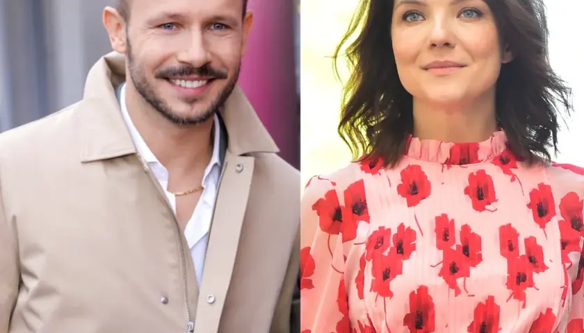 Joanna Jabłczyńska i jej mąż Piotr uśmiechają się do obiektywu. Ona w kwiecistej sukience, on w beżowej kurtce.