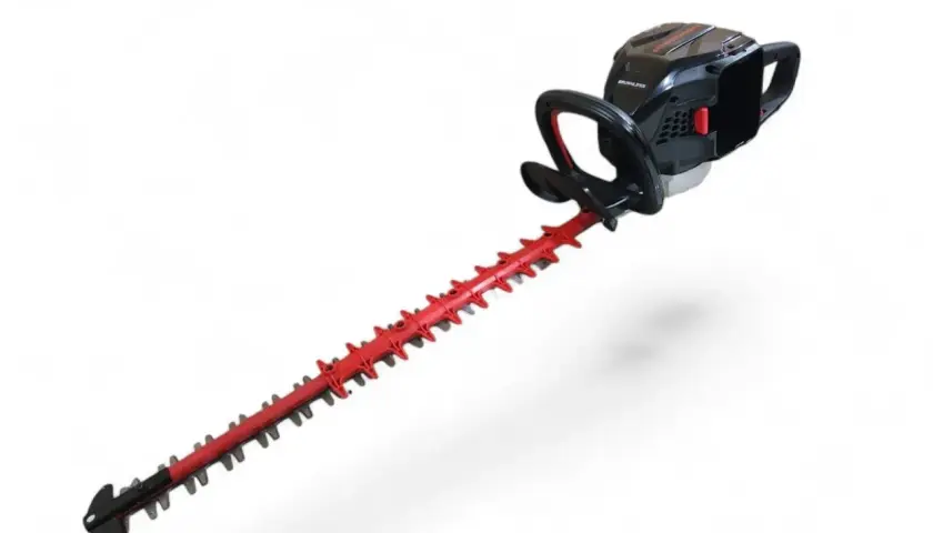 Schwarze Heckenschere mit rotem Messer, ein leistungsstarkes Werkzeug für Ihre Gartenarbeit, Cramer Gartengeräte.