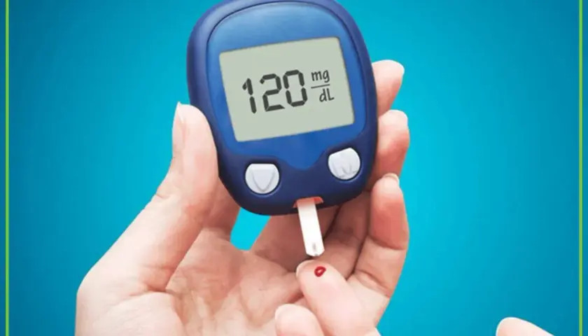 Glukometr pokazuje 120 mg/dL. Badanie poziomu glukozy we krwi jest kluczowe dla zdrowia.