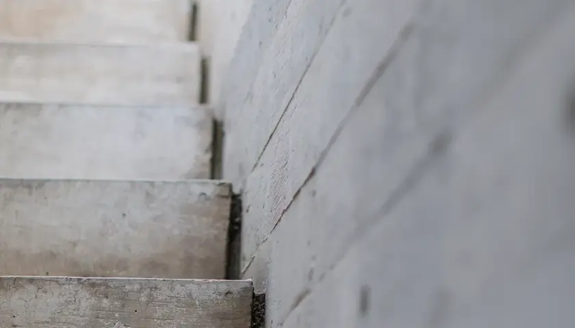 Jaki beton na schody wewnętrzne? Sprawdź najlepsze opcje i porady