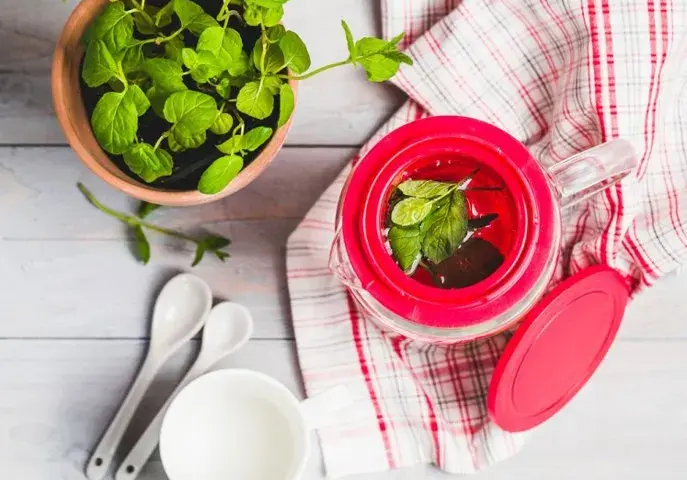 Jak prawidłowo zaparzać herbatę, aby uniknąć gorzkiego smaku i cieszyć się aromatem